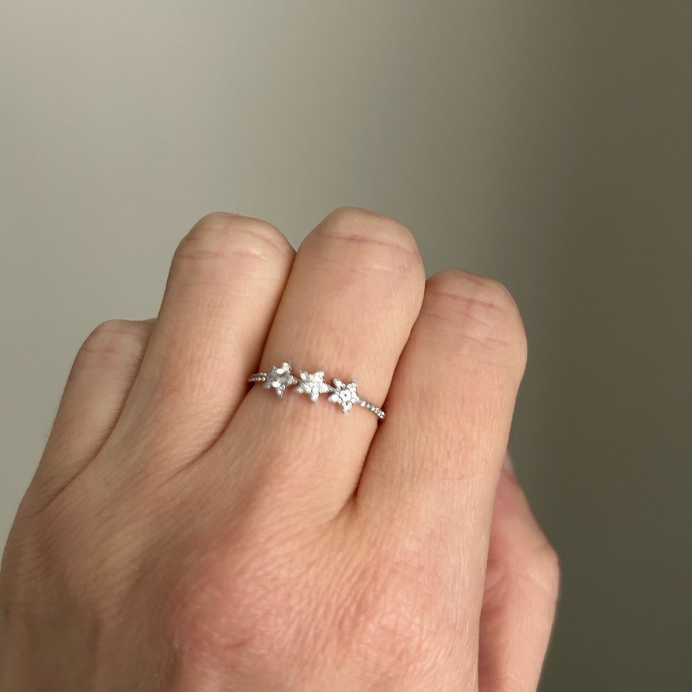Stephanie Gottlieb 🤍 Triple Star Ring